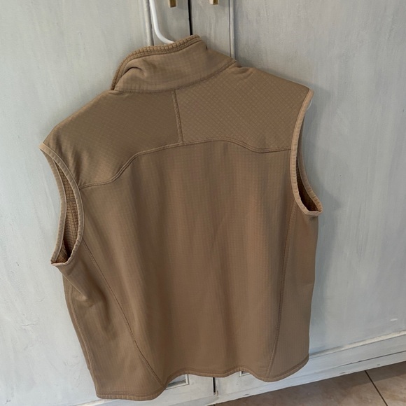 Patagonia Men's Tan Vest - Picture 3 of 3